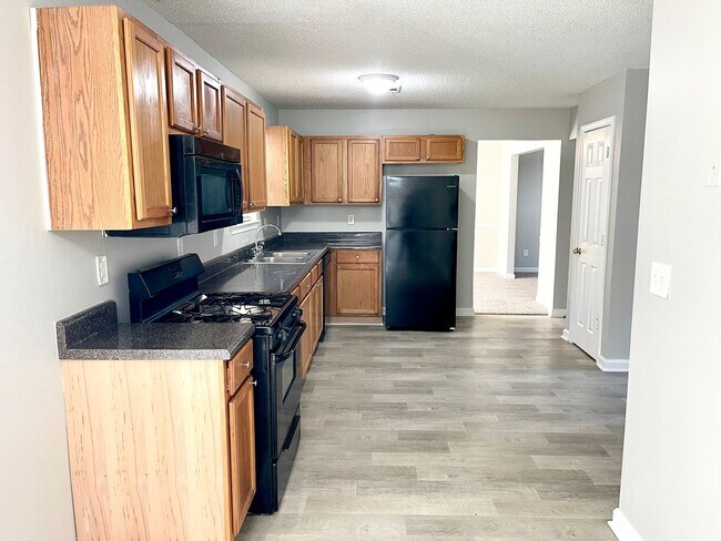 Building Photo - Welcome to this charming 3-bedroom, 2.5-ba...