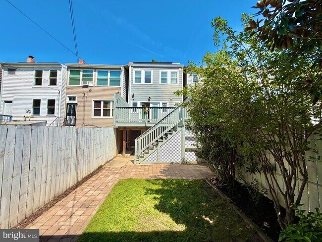 Building Photo - 918 Hamilton St NW