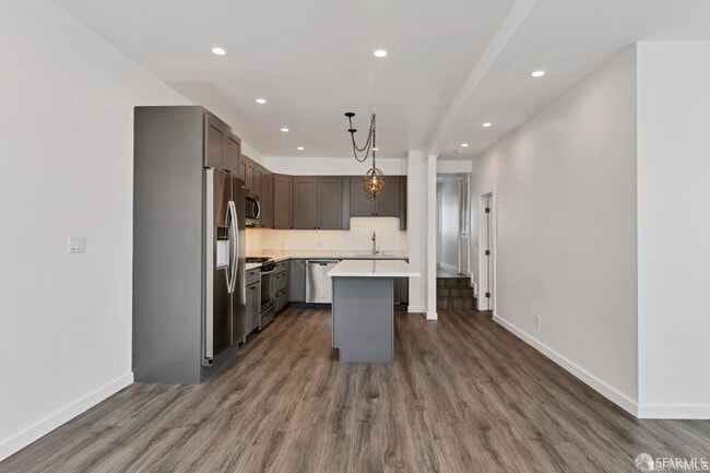 Building Photo - 68 Cayuga Ave