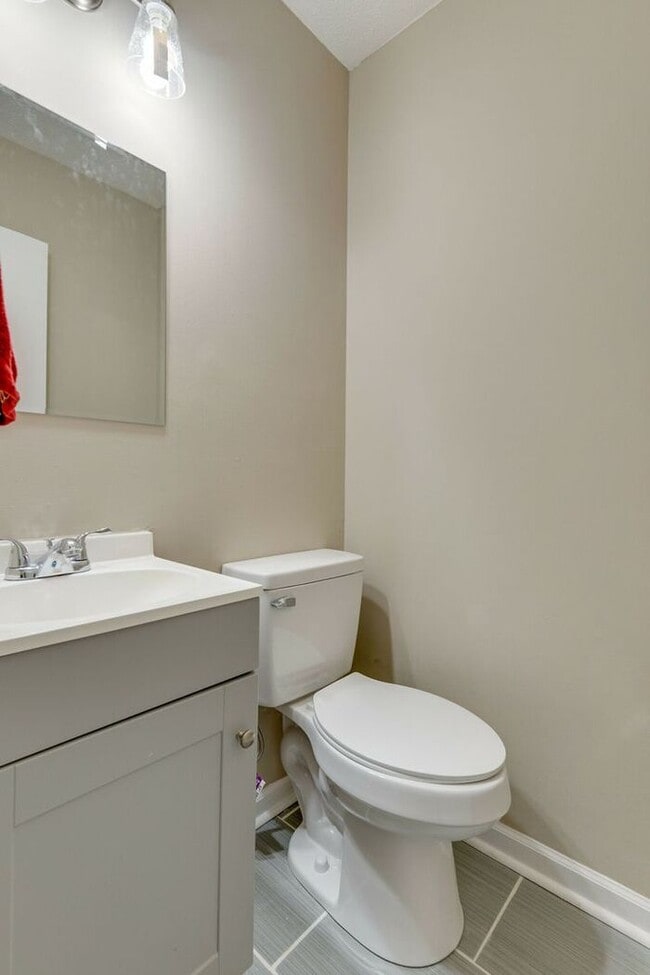 Building Photo - Beautiful Renovated Duplex in Madison