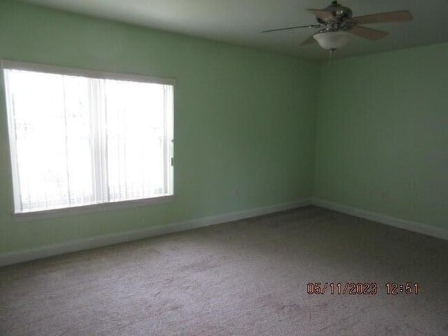 Building Photo - Upgraded End-Unit Townhome Minutes From Eglin AFB