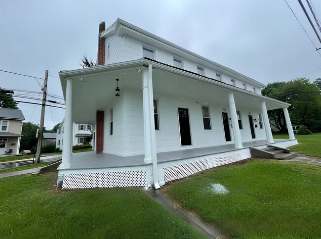 Building Photo - 2123 Main St