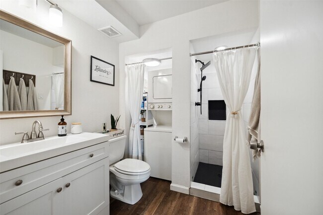 Building Photo - 4040 San Felipe St