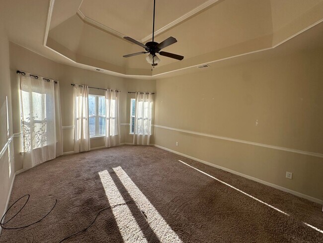 Building Photo - 549 W Holloway Dr