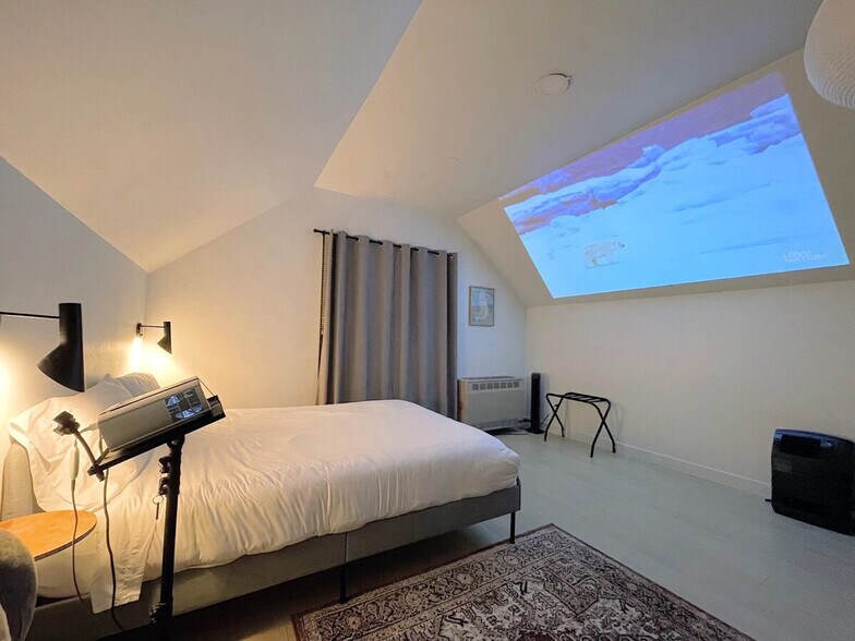 Building Photo - 854 W 13th Ave