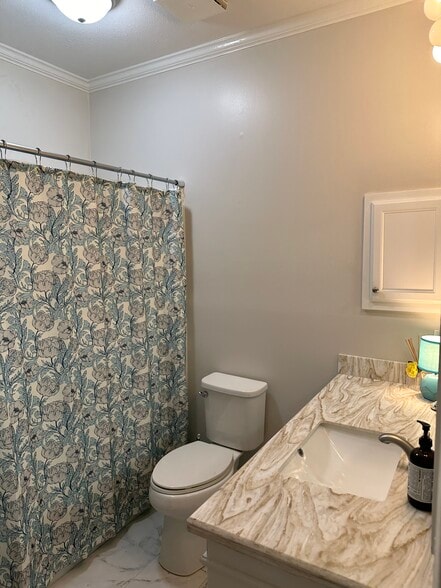 Building Photo - 70 Lake Barnett Dr