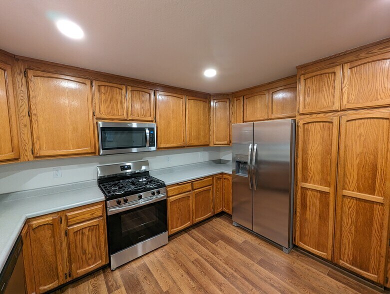 Kitchen - 225 Shadowrun Ct