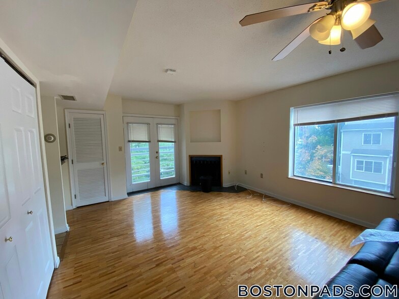 Building Photo - 345 Franklin St