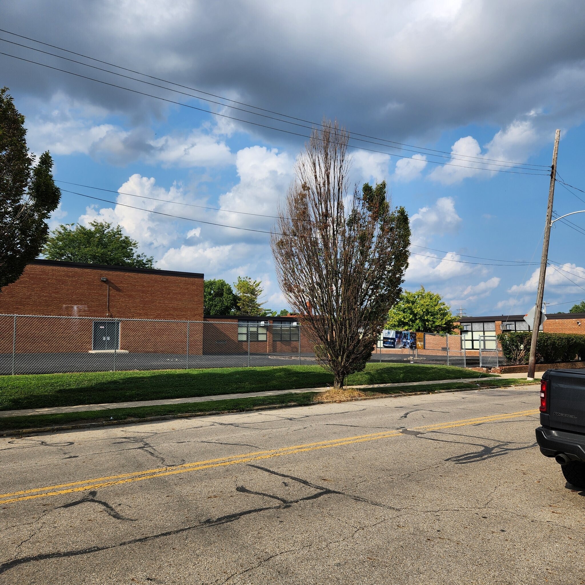 Building Photo - 1455 E Mound St
