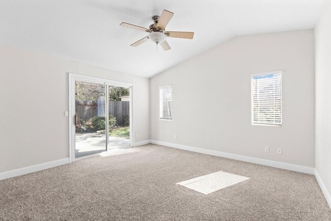 Building Photo - Gorgeous 3 Bedroom In Desired Natomas Park...