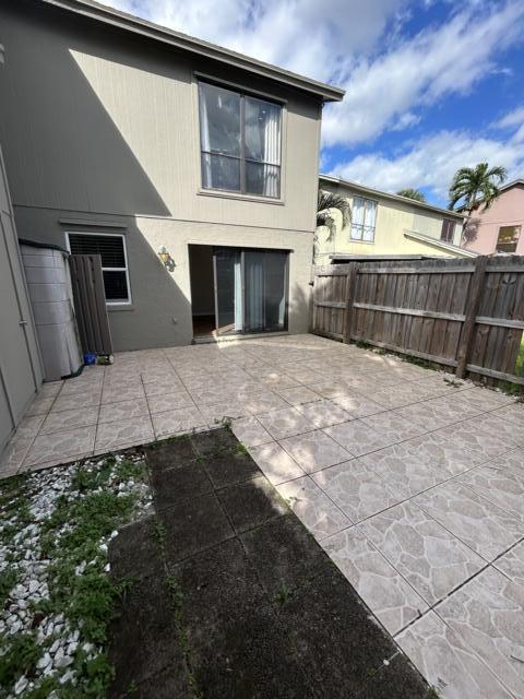 Building Photo - 912 Sandtree Dr