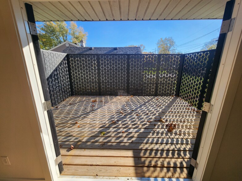 Building Photo - 231 N John St