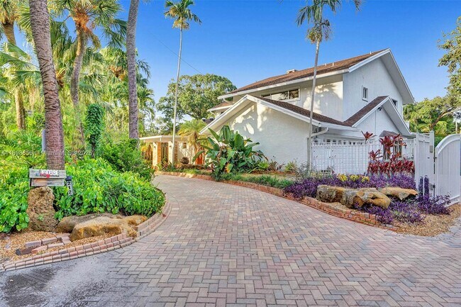 Building Photo - 2120 SW 28th Way