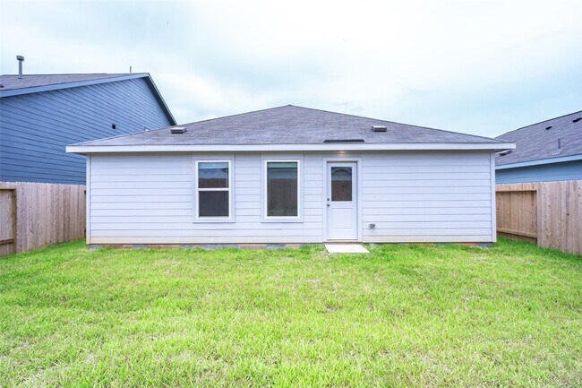 Building Photo - 15724 Plum Brk Dr
