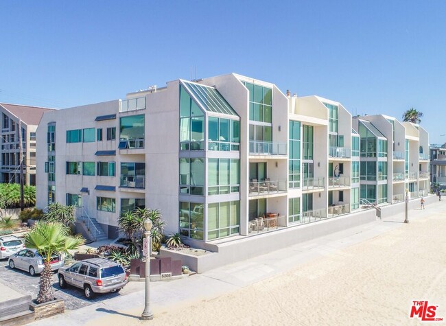 Building Photo - 5205 Ocean Front Walk