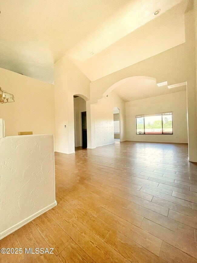 Building Photo - 7659 E Park View Dr