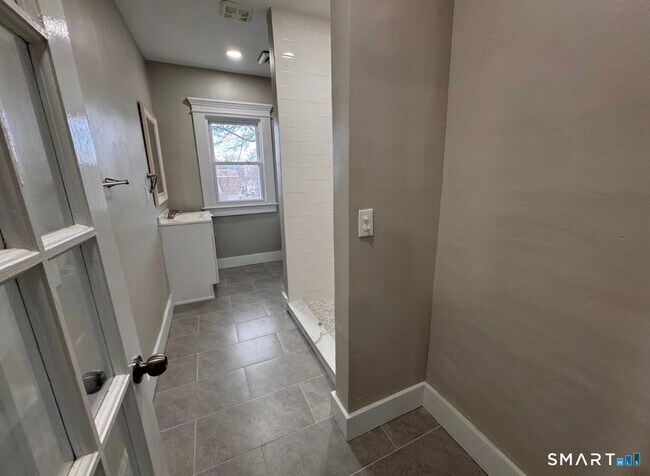 Building Photo - 166 Sherman Ave