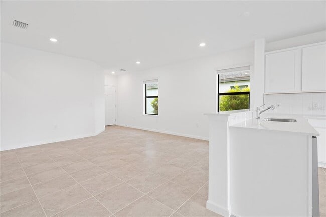 Building Photo - 6560 Silverstar Dr
