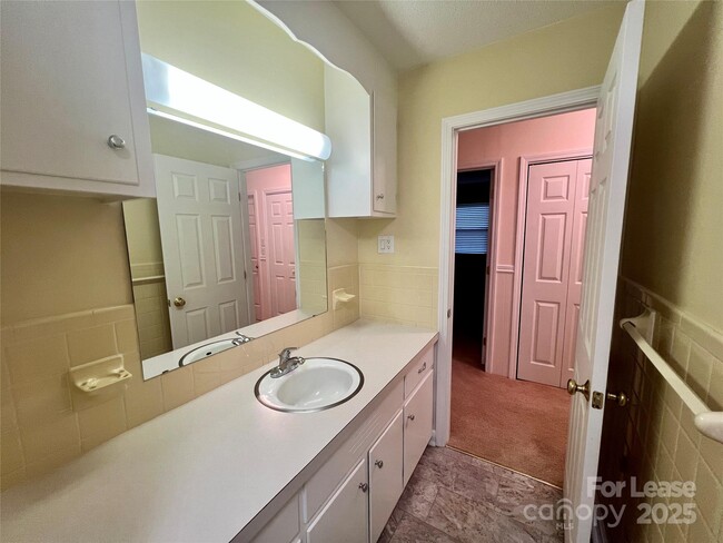 Building Photo - 294 Spicewood Cir