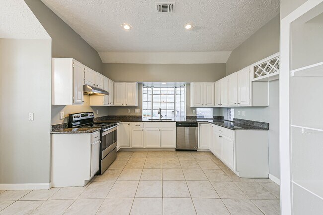 Building Photo - 5507 Village Springs Dr