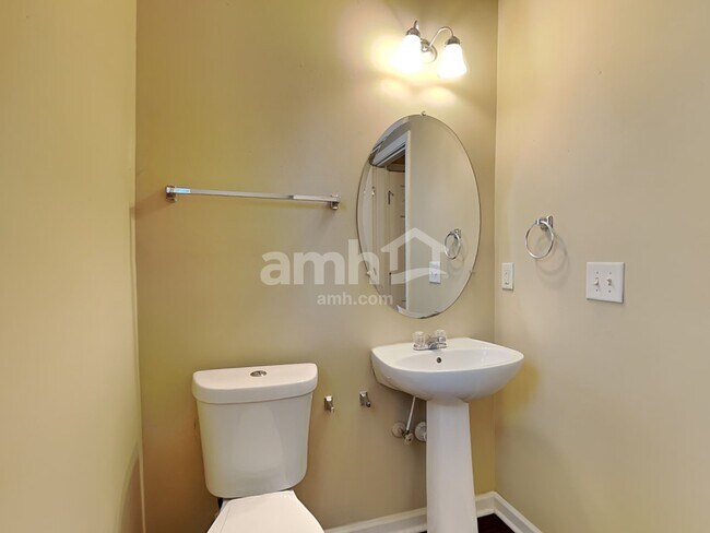 Building Photo - 889 Bramble Way