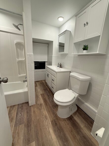 Building Photo - 717 Asbury Ave