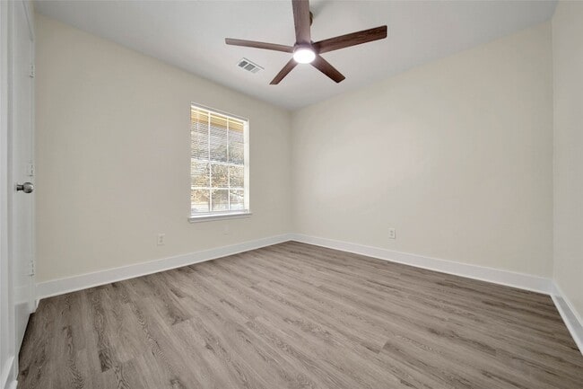 Building Photo - 5303 Bay Pines Dr