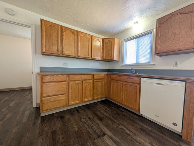 Building Photo - Great 3-Bedroom, 1-Bath Home In Springfield!