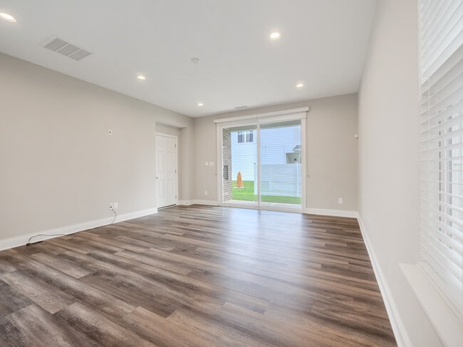 Building Photo - 14275 Larson Dr