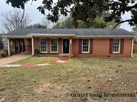 Building Photo - Charming 3-Bedroom Brick Home in a Quiet Cul-de-Sac