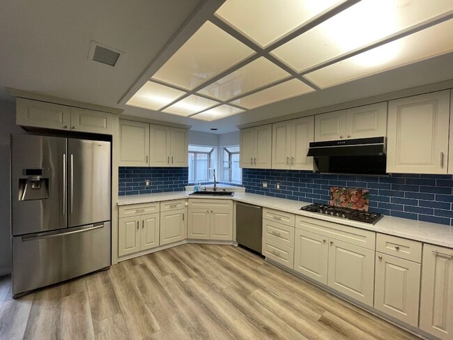 Building Photo - Newly Remodeled 3 bed 2.5 bath Long Beach ...