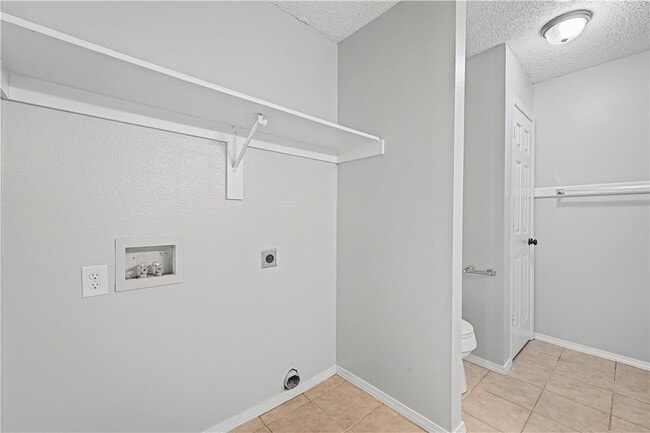 Building Photo - 3403 SW Victoria Pl