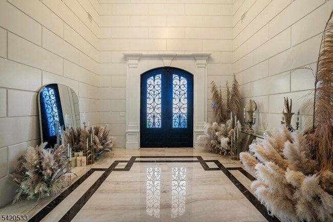 Building Photo - 6 Deer Trail Rd