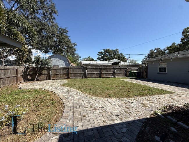Building Photo - 4619 W Bay Villa Ave