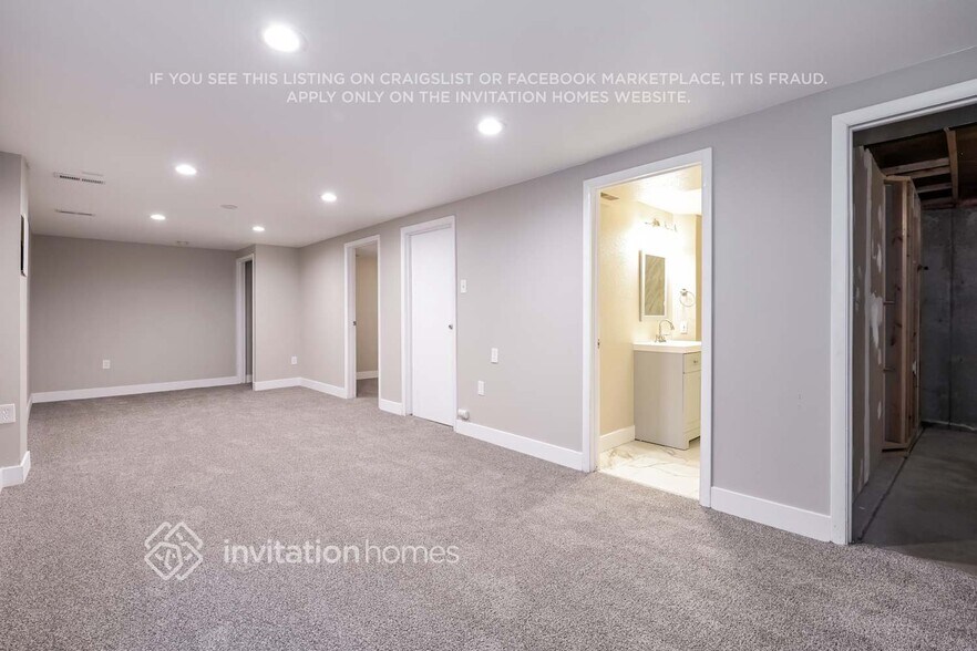 Building Photo - 10631 Queen St