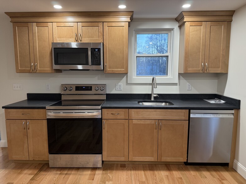 Building Photo - 35 Grant St