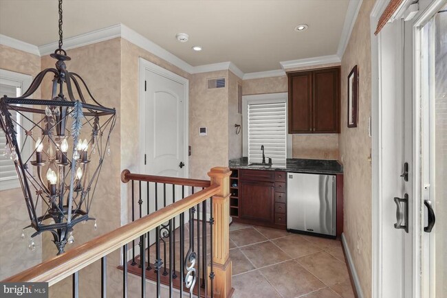 Building Photo - 921 Valencia Ct