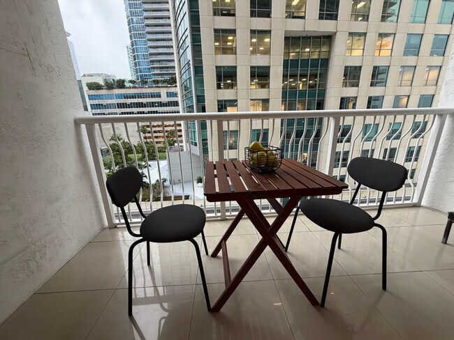 Building Photo - 1 SE 12th St