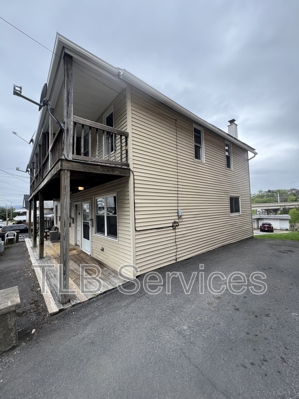 Building Photo - 139 Sand St