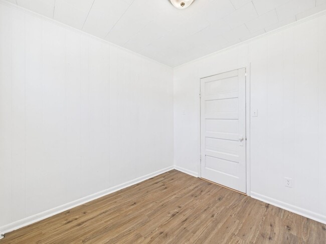 Building Photo - AFFORDABLE DUPLEX IN RAYNE!