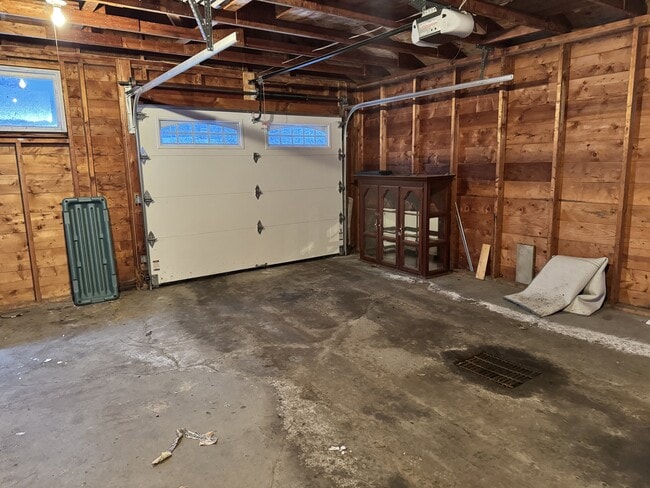 Building Photo - 43 Pleasant View St