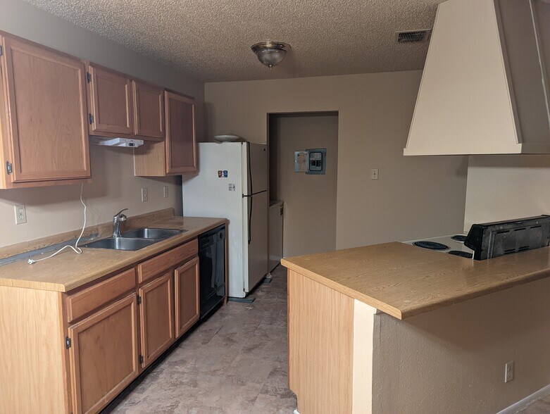 Building Photo - 1359 Bayou Dr