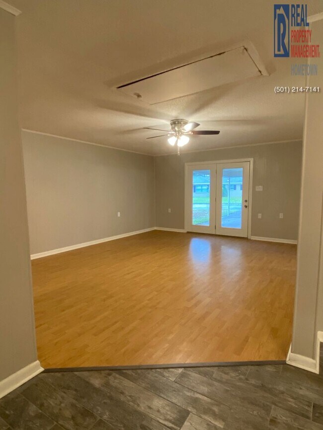 Building Photo - 913 Brewer-