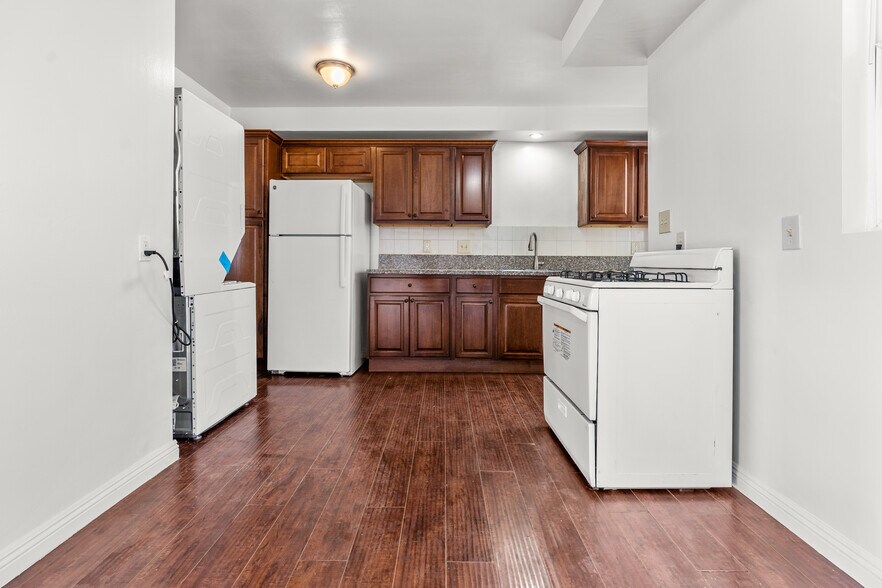 Building Photo - 1142 S Serrano Ave