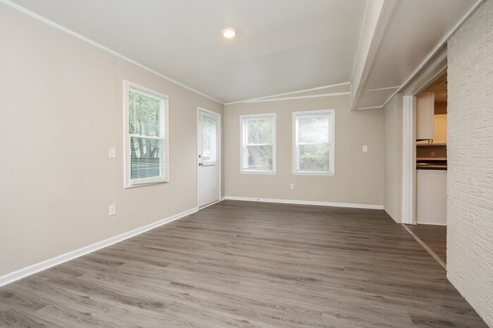 Building Photo - 1605 Westmoreland Ave