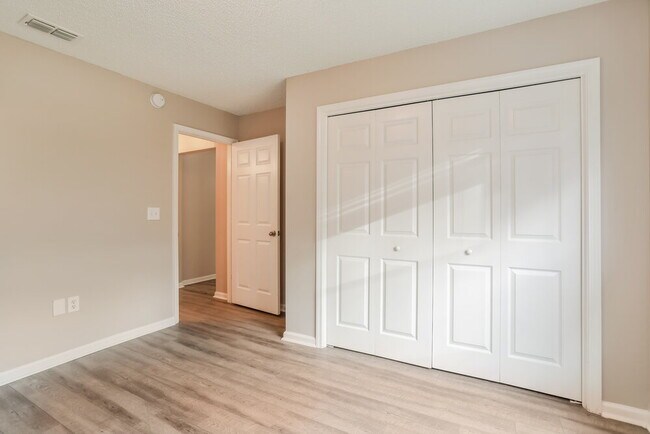 Building Photo - 2081 Frogmore Dr