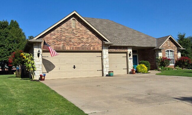 Building Photo - 4-bedroom property in a fantastic North Edmond
