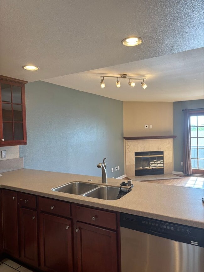 Building Photo - All Upgraded Townhome In Cherokee Canyon Gated Complex