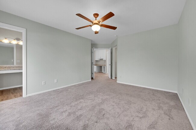 Building Photo - $2,695.00, 3 bed, 2.5 bath located in Denver.