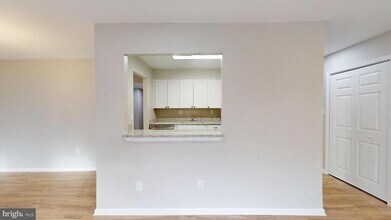 Building Photo - 564 Wilson Bridge Dr